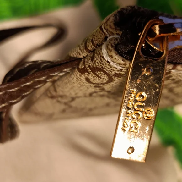 Gucci Brown Monogram Canvas Wristlet, New 💖 Condition Designer Bag - Picture 7 of 10